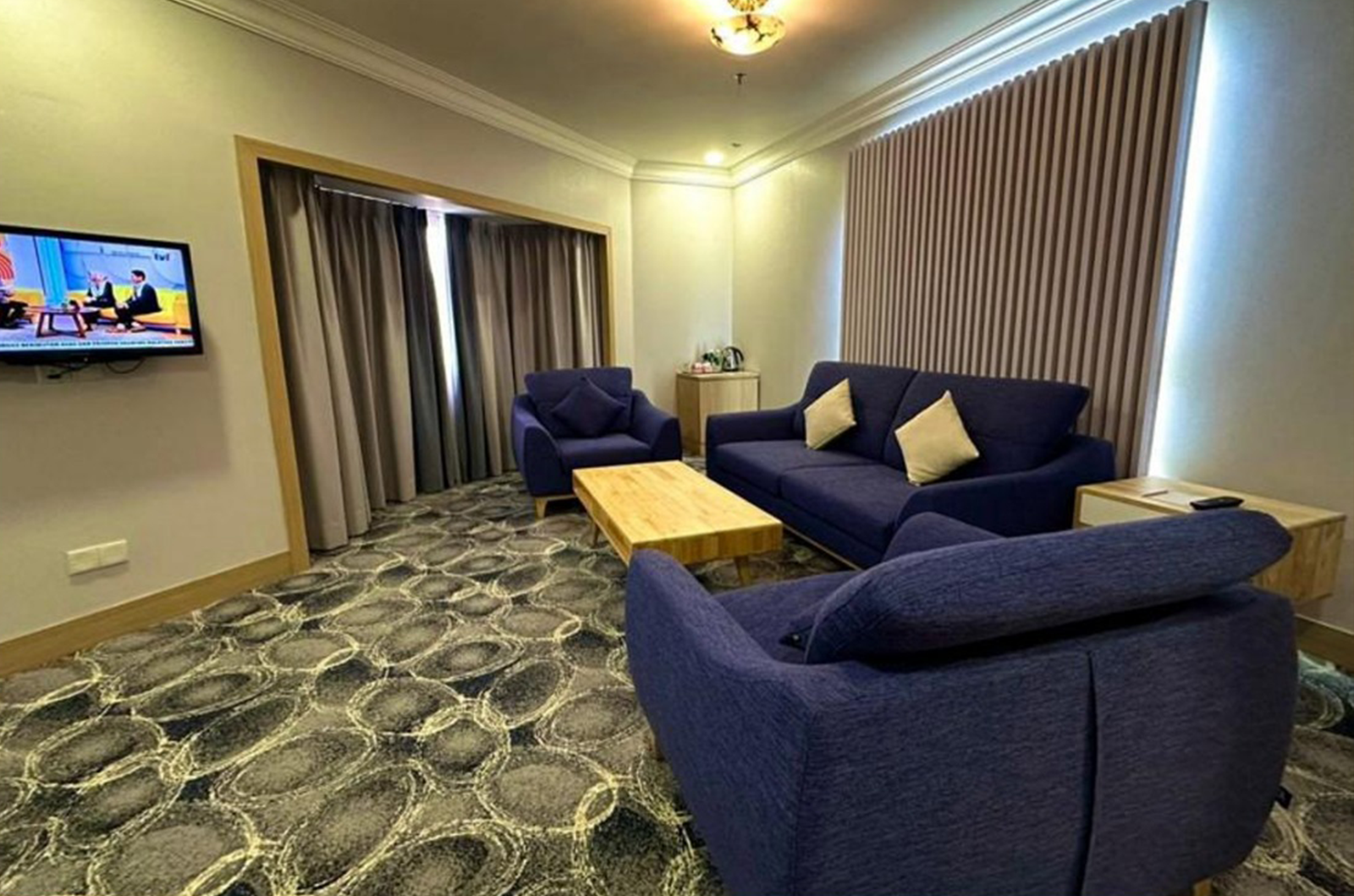 Executive Suite2